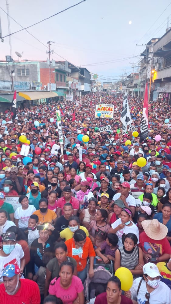 #ACHAGUAS:
.
Apoteósica manifestación del pueblo, su noble meta preservar los espacios de la Revolución en Apure, es decir, la Gobernación, Nuestras 7 Alcaldías, Las Cámaras Municipales y los Legisladores del CLEA.
.
¡VOTA PSUV!. 
.
#ApureTieneConQué
<a href="/NicolasMaduro/">Nicolás Maduro</a>
<a href="/dcabellor/">Diosdado Cabello R</a>