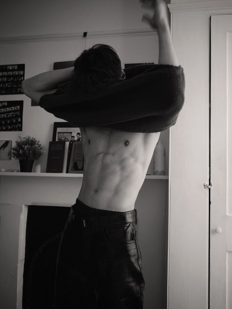 ⠀⠀
                     𝖫'𝖾́𝗍𝖾𝗋𝗇𝗂𝗍𝖾́,     𝗅'𝖾𝗌𝗉𝖺𝖼𝖾, 
                     𝖾𝗍 𝗅𝖾𝗌   𝖼𝗂𝖾𝗎𝗑,   𝖾𝗍   𝗅𝖾𝗌 
                     𝗆𝗈𝗇𝖽𝖾𝗌, —————
                     𝖯𝗈𝗎𝗋 𝗎𝗇 𝖻𝖺𝗂𝗌𝖾𝗋 𝖽𝖾 𝗍𝗈𝗂 !

𝐆𝐚𝐯𝐫𝐨𝐜𝐡𝐞.