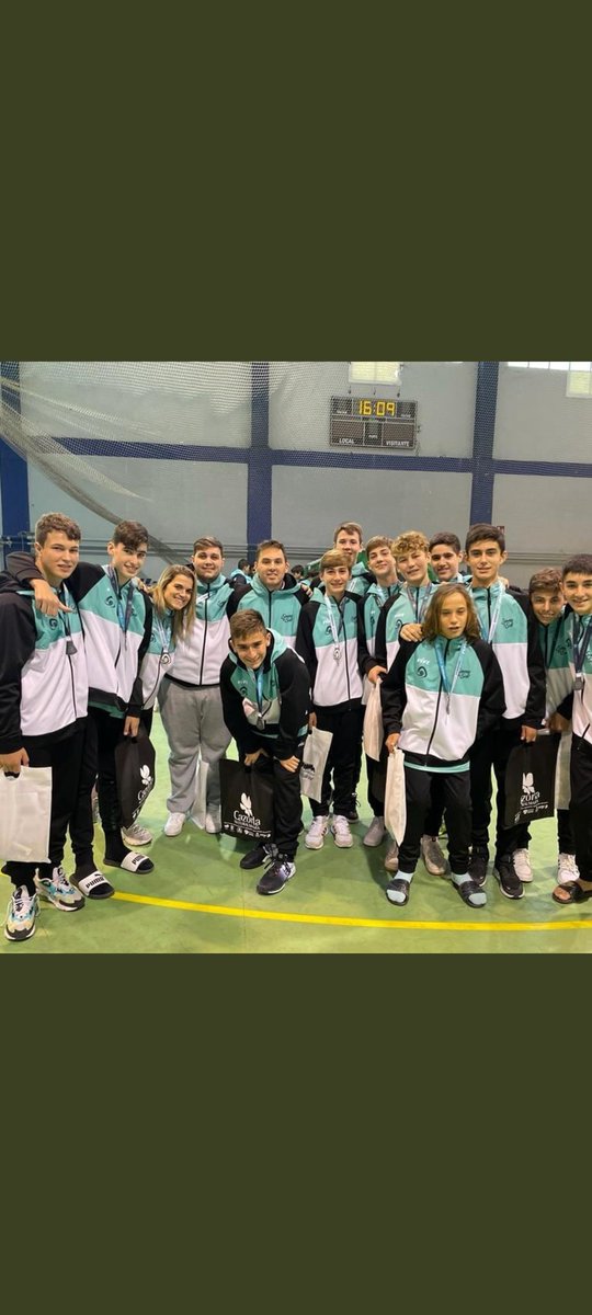 PedroBarbaa's tweet photo. Muchísimas gracias a @fabcadiz por darme una oportunidad tan grande que llevaba mucho tiempo trabajando para ello, el llegar a ser Entrenador de una selección de Cádiz. 
Estoy orgulloso de lo conseguido porque el cariño de los niños y el apoyo incondicional de los papis valen oro https://t.co/MMhAvKSIpF