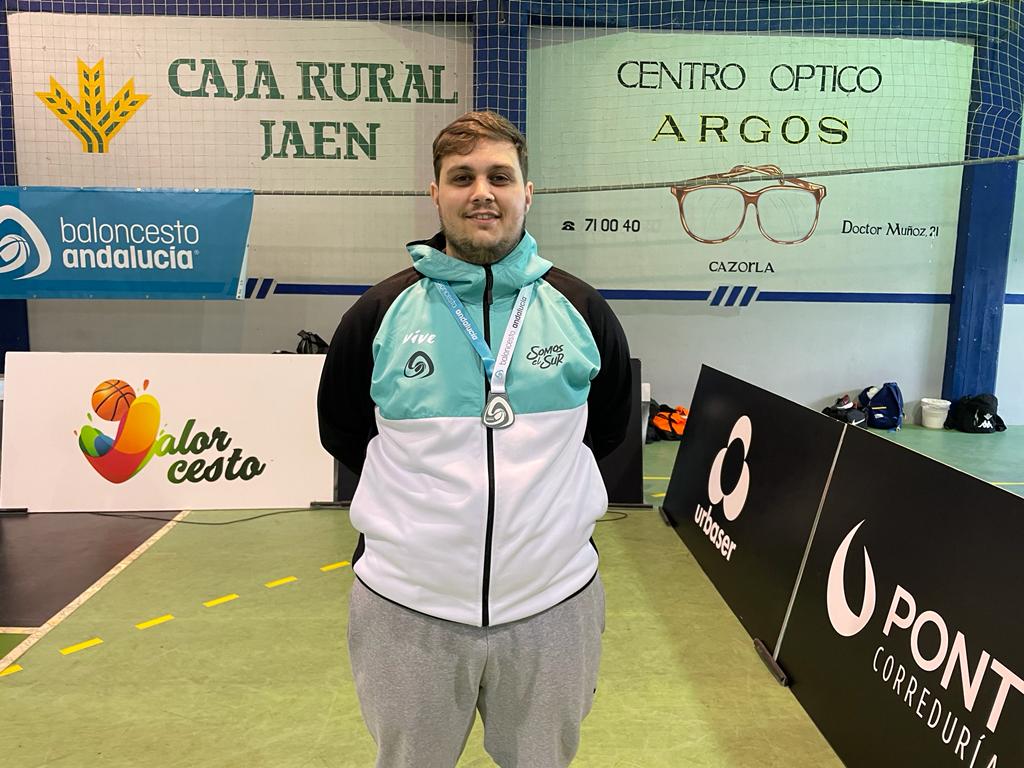 PedroBarbaa's tweet photo. Muchísimas gracias a @fabcadiz por darme una oportunidad tan grande que llevaba mucho tiempo trabajando para ello, el llegar a ser Entrenador de una selección de Cádiz. 
Estoy orgulloso de lo conseguido porque el cariño de los niños y el apoyo incondicional de los papis valen oro https://t.co/MMhAvKSIpF