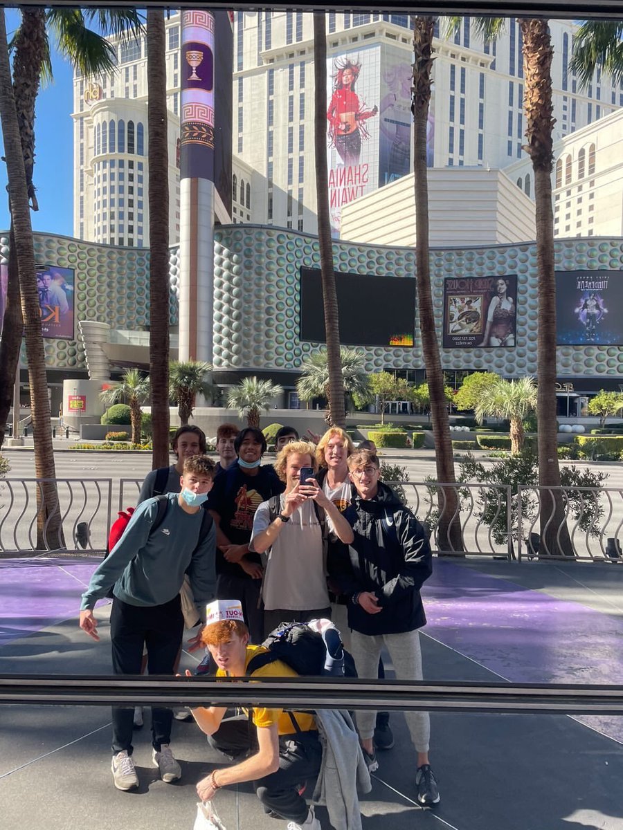 MarianTrackXC's tweet photo. Layover in Vegas for Marian Men’s Cross Country team on the way to Vancouver, Washington for NAIA Cross Country Championships! 〽️⚔️ https://t.co/SVMkxXhaW3