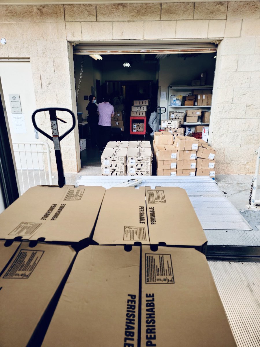 HACOwnerMarc's tweet photo. I don’t know what the #Thanksgiving equivalent of elves is…but this season our @HomelandStores employee owners are out in full force🦸🏻Here’s our meat director Jay delivering turkeys to @OUHealth!❤️🦃We’re working hard to make our neighbors’ TG brighter!🙏🛒😋 https://t.co/3m9bnTecoY