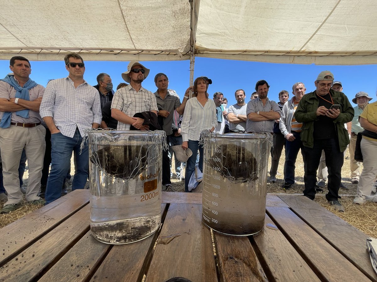 soilcapfarming's tweet photo. Un lindo día de campo con los productores de cebada y la empresa @Quilmes_Cerveza. La salud del suelo sigue siendo la clave de la transición hacia la agricultura regenerativa! https://t.co/2n3BoT5HP0