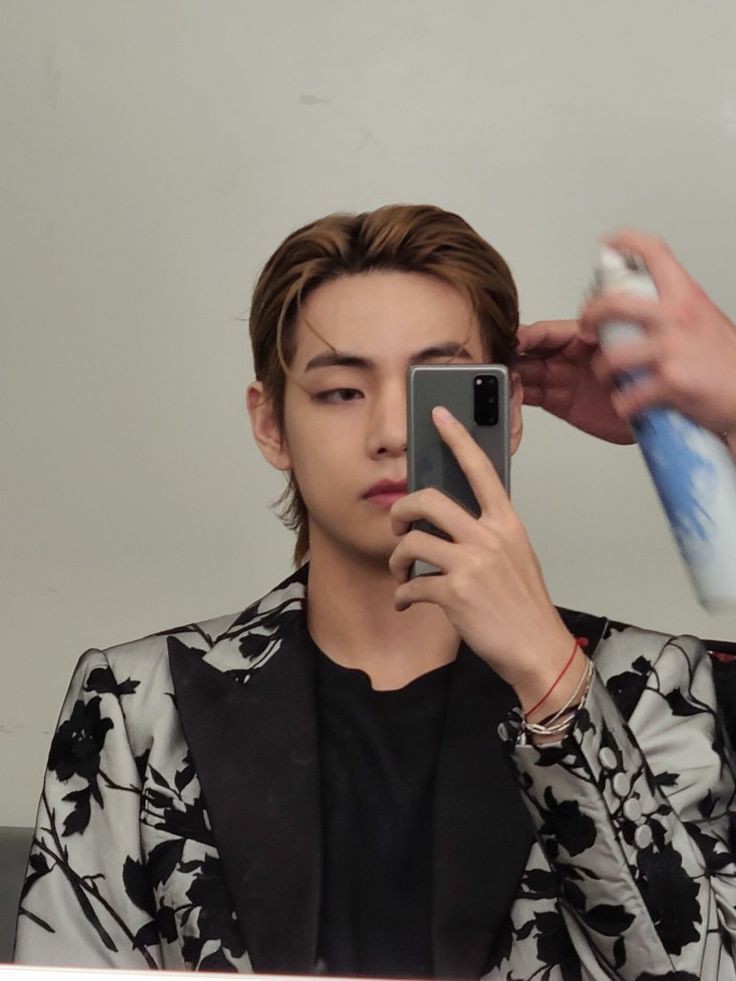 pochaccofemme's tweet photo. all gay ppl know is look hot and take mirror pics 
#PRIDEARSD 
#LGBTarmyselcaday 
@BTS_twt https://t.co/Xkpopp54yG