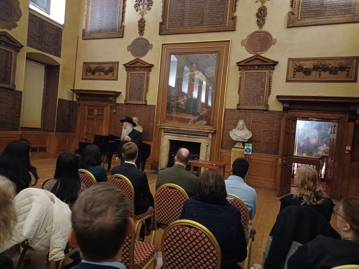 IddyKnowsBats's tweet photo. A pleasure and honour to be invited to the InterFaith & Belief Network hosted by the Barts Trust for its staff in the prestigious Great Hall @ St Barts. #wecare #weimaraner #weknowhowtomakeyousmile
#supportinghumanity https://t.co/k7qCIqIL1i
