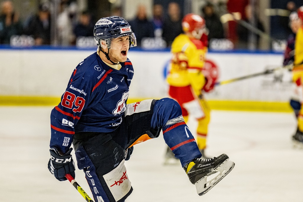 Bilder från <a href="/KRIFHockey/">KRIF Hockey</a> - <a href="/KalmarHC/">Kalmar HC</a> 3-2 hittar ni här: calegula.se/2021/11/17/202…