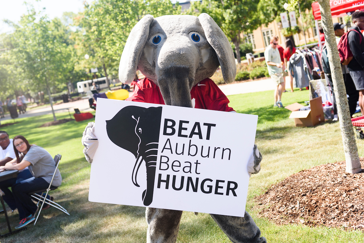 There’s ONE day left to help us beat Auburn and reach <a href="/UA_BABH/">Beat Auburn Beat Hunger</a>’s goal of 300,000 pounds of food for <a href="/WestAL_FoodBank/">West AL Food Bank</a>! Visit bit.ly/3HwVdA3 to see how you can donate both in-person and online! #RollTide