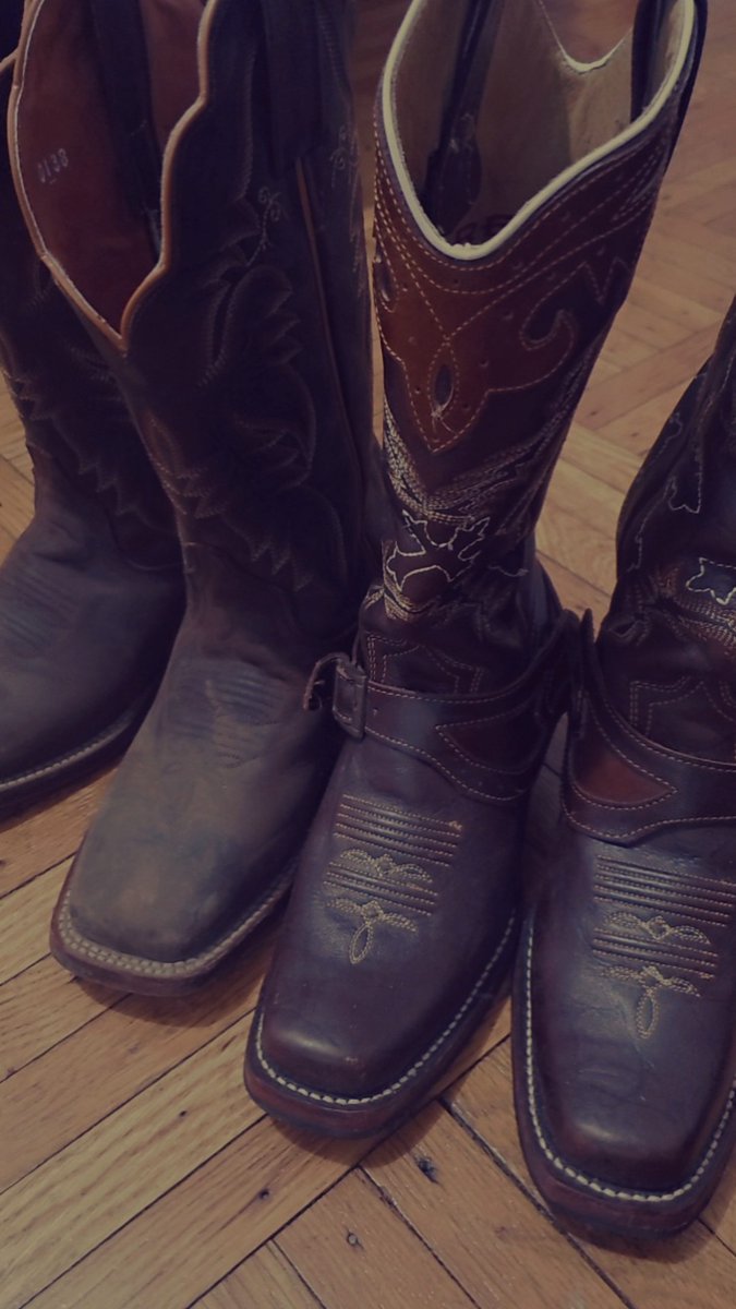 port_nj's tweet photo. I was born & raised in the hood of NJ, but the southern parts of my great-granparents lives strongly through my lifestyle (even though it skipped my siblings) 😭😭😂😂 this is about 7/800 dollars 😭😭
#Reyme & #DanPost #Nola #Virginia #countryashell #cowboysboots #countrygirl https://t.co/G9dAU2JP9B