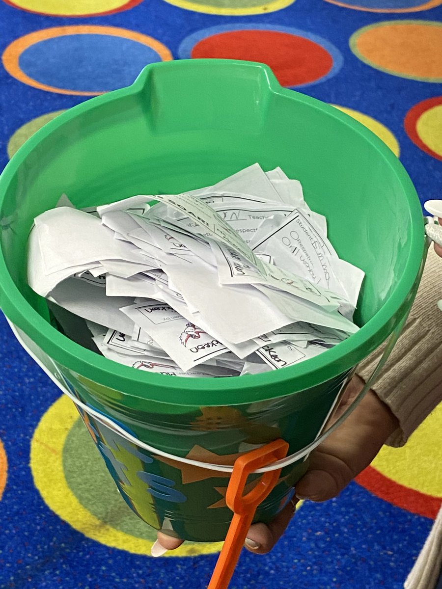 An estimystery in <a href="/EmersonFalcons/">Escuela Primaria | Emerson | Elementary School</a> first grade! How many SOAR tickets did Miss McKeon’s class earn and place in their bucket? If the baggies hold 10 tickets each, what estimate is too low? Too high? Seems about right?