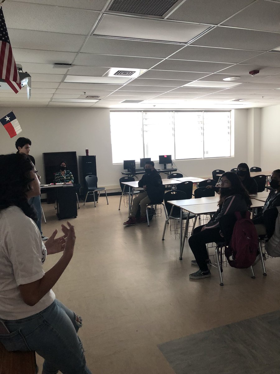 SHS_Counselors8's tweet photo. We love our recruiters and the students they encourage to join our program! Puentes has wonderful students! @nmatsu_EDHS #OneEmpire #EECHS https://t.co/UrI3W1N4Xr
