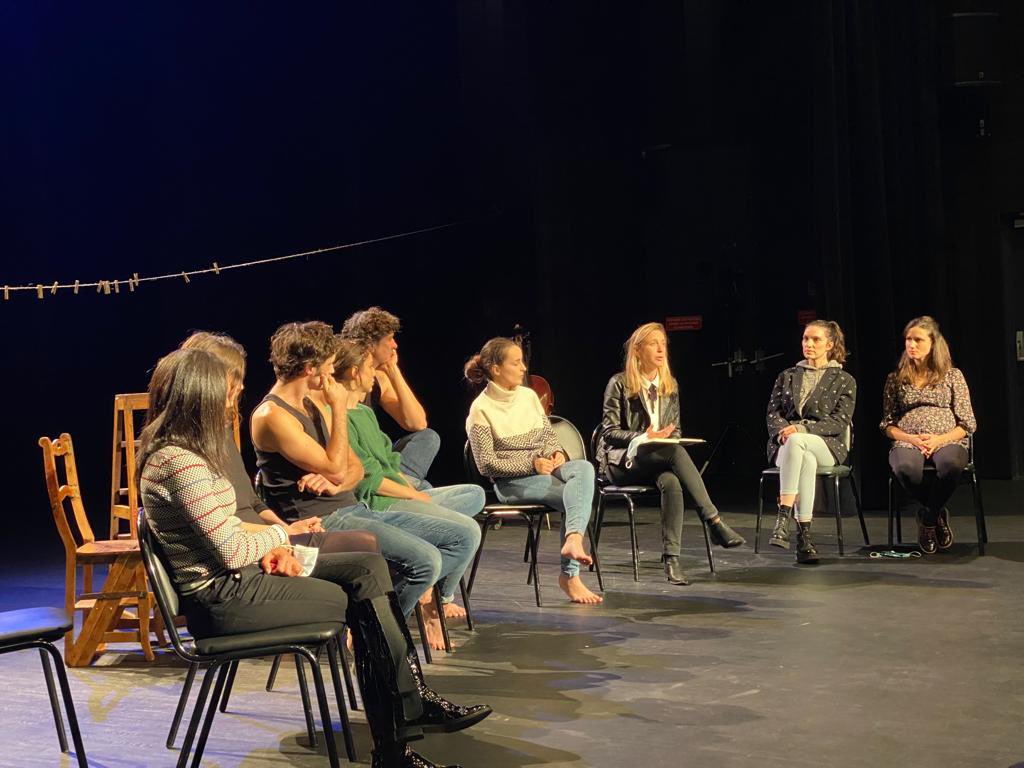 EcoleSpectateur's tweet photo. Magnifique @EcoleSpectateur ce soir à @UnivLaRochelle avec la troupe Bouquet2chardons et sa pièce Ma Famille de Carlos Liscano!

Avec @fatihaidmhand Elodie Chazalon et Clara Bonet Ponce de @UCV_svm https://t.co/SOBmrJOIya