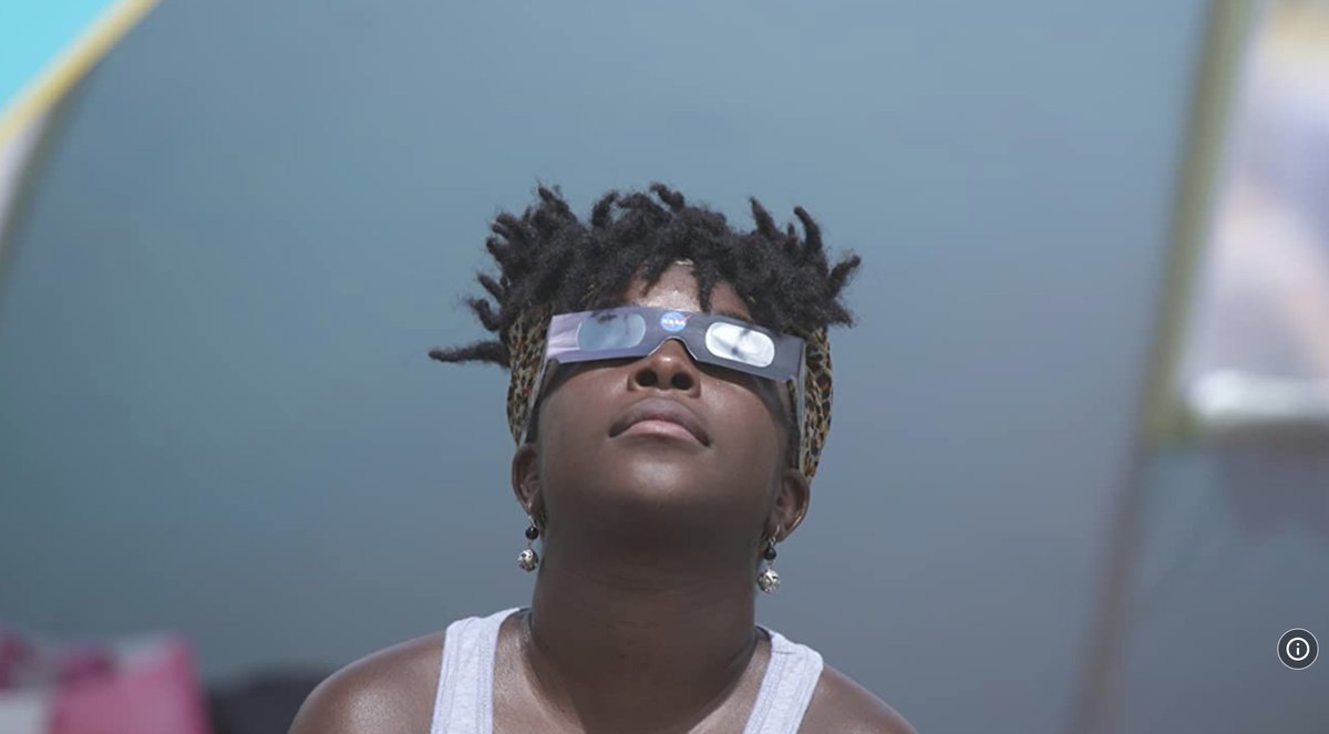potipotimag's tweet photo. També hem vist un film de videoassaig espectacular: #AllLightEverywhere de @ProxyTheo👁️
Reflexions sobre els límits de la videovigilància policial, opacitat digital del sector privat, i un gran etcètera.
"At the exact point the world meets the seeing of the world, we're blind". https://t.co/Bo1iY61NvE