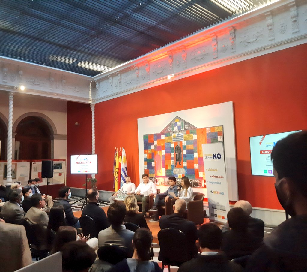 jfranncastillo's tweet photo. Estuvimos en un mano a mano con jóvenes organizado entre las juventudes partidarias de la Coalición de Gobierno. 

Excelente intercambio para seguir defendiendo la LUC. 

Popular, justa y necesaria. 👍 https://t.co/2lhpJn7Q6r