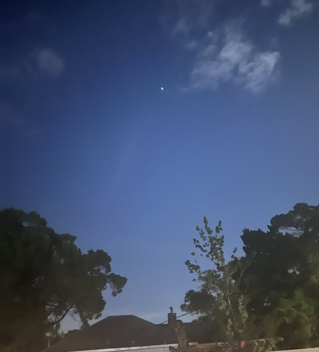 rdheadstepchild's tweet photo. #ISS flyover! #space https://t.co/PKu29FUwu1