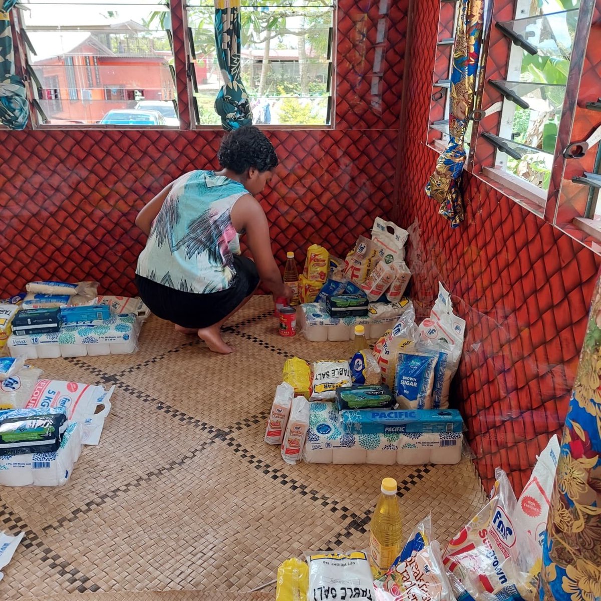 operationgracee's tweet photo. Another week of service - the team spent the day packing &amp; prep 15care packs for 15 deserving families. Thank you to everyone who continues to support this ministry! Jehovah Jireh🙏 #Veilomani https://t.co/Ocl6mAiyzK