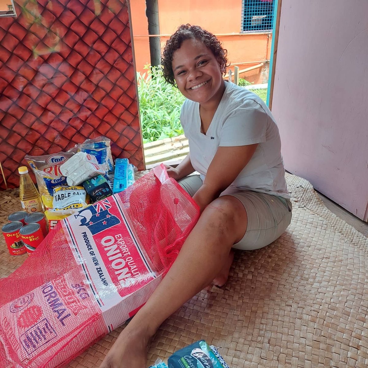 operationgracee's tweet photo. Another week of service - the team spent the day packing &amp; prep 15care packs for 15 deserving families. Thank you to everyone who continues to support this ministry! Jehovah Jireh🙏 #Veilomani https://t.co/Ocl6mAiyzK