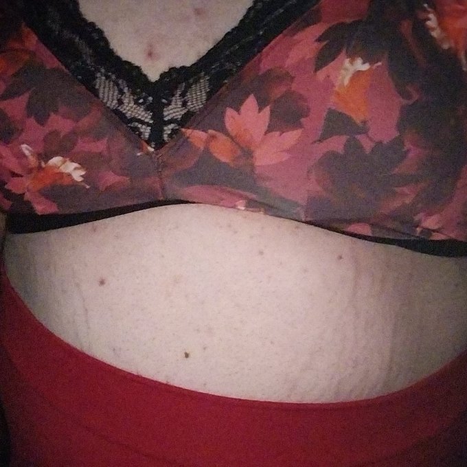 I think this bra looks amazing with this leggings who agrees https://t.co/3YCZOR1xoj