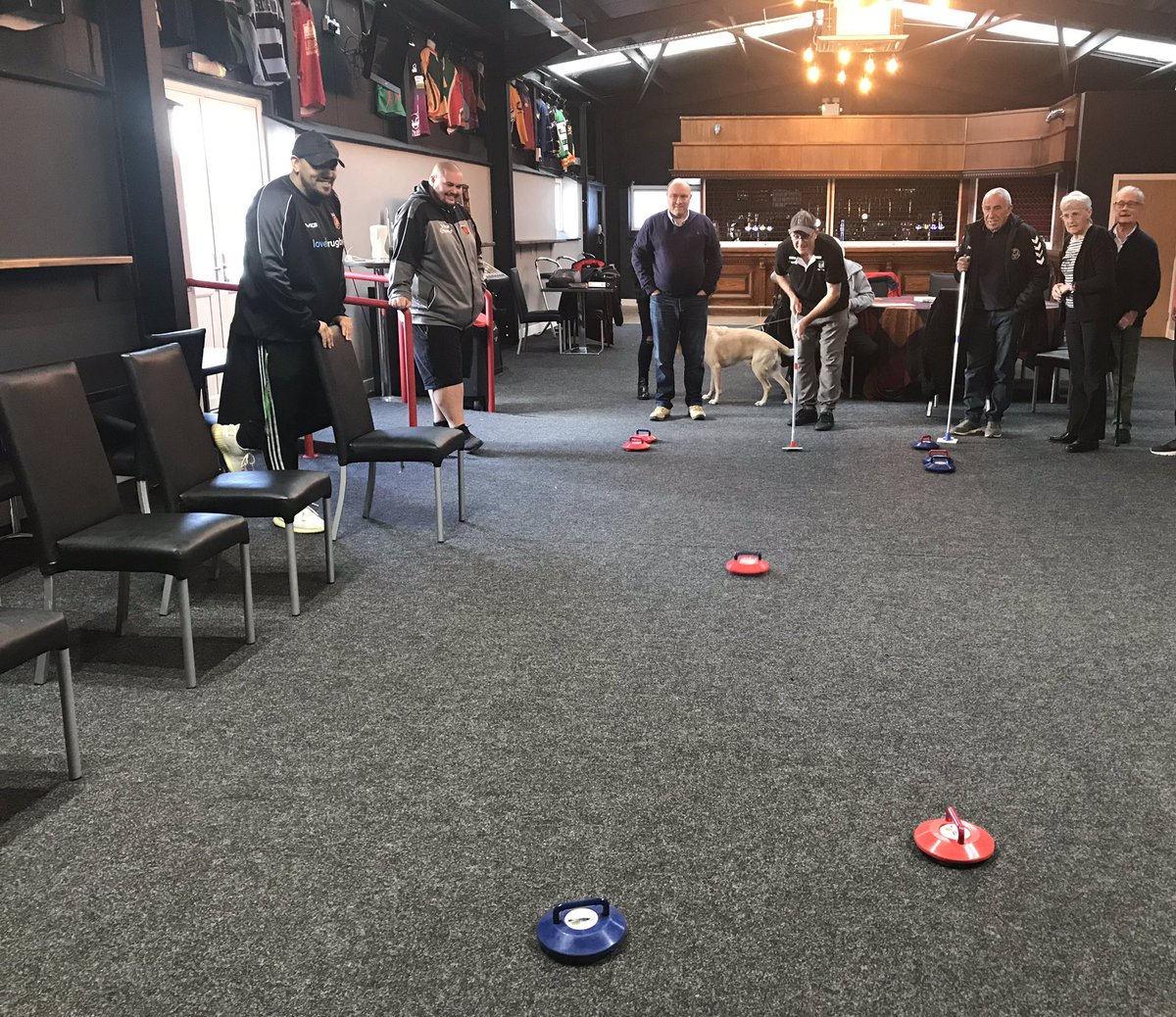 kburgess81's tweet photo. @Dognz @SMN_Wales @rodneyparade @DRA_Community @dragonsrugby @Wattzy7090 @JonnyWilkinson Thankyou @Dognz 🙌🏻 such a fab session and great to have some new members ❤️ I’ll be sure to bring the tape measure for the curling next week also 👀🥌🤣😂 #competitive #fun #blueswon 😬 https://t.co/IcqYmEM4kF