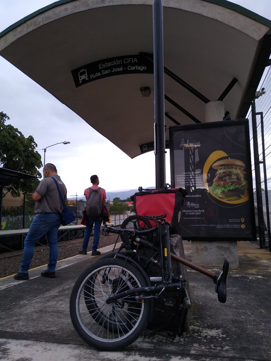 Acabo de hacer un viaje de 41 minutos en tren de Curridabat a Cartago. A lo largo del camino veía los carros y buses pegados en la presa. Al llegar, 6 minutos más en bici, 90% en ciclovía, y listo.

¿Cómo hay gente que no puede ver que esto es el futuro?