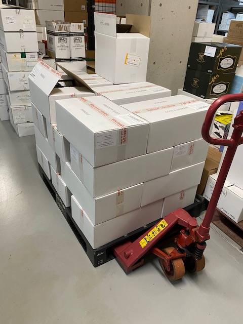 millecote's tweet photo. 2021年ボジョレーヌーボー
本日解禁で〜す

今年の出来映え試して下さいね

入荷から店頭まで
汗だくでした(^_^;

＃ミルコート　＃ヌーボー https://t.co/nE849XuOj1