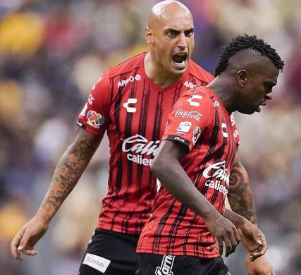 tjsdsports's tweet photo. Ariel Nahuelpán y Miller Bolaños podrían volver a jugar juntos en México, esta vez en Gallos Blancos.

Ambos jugadores tuvieron que abandonar @Xolos tras un problema con Pablo Guede.

#Xolos https://t.co/dm5DEcTABO