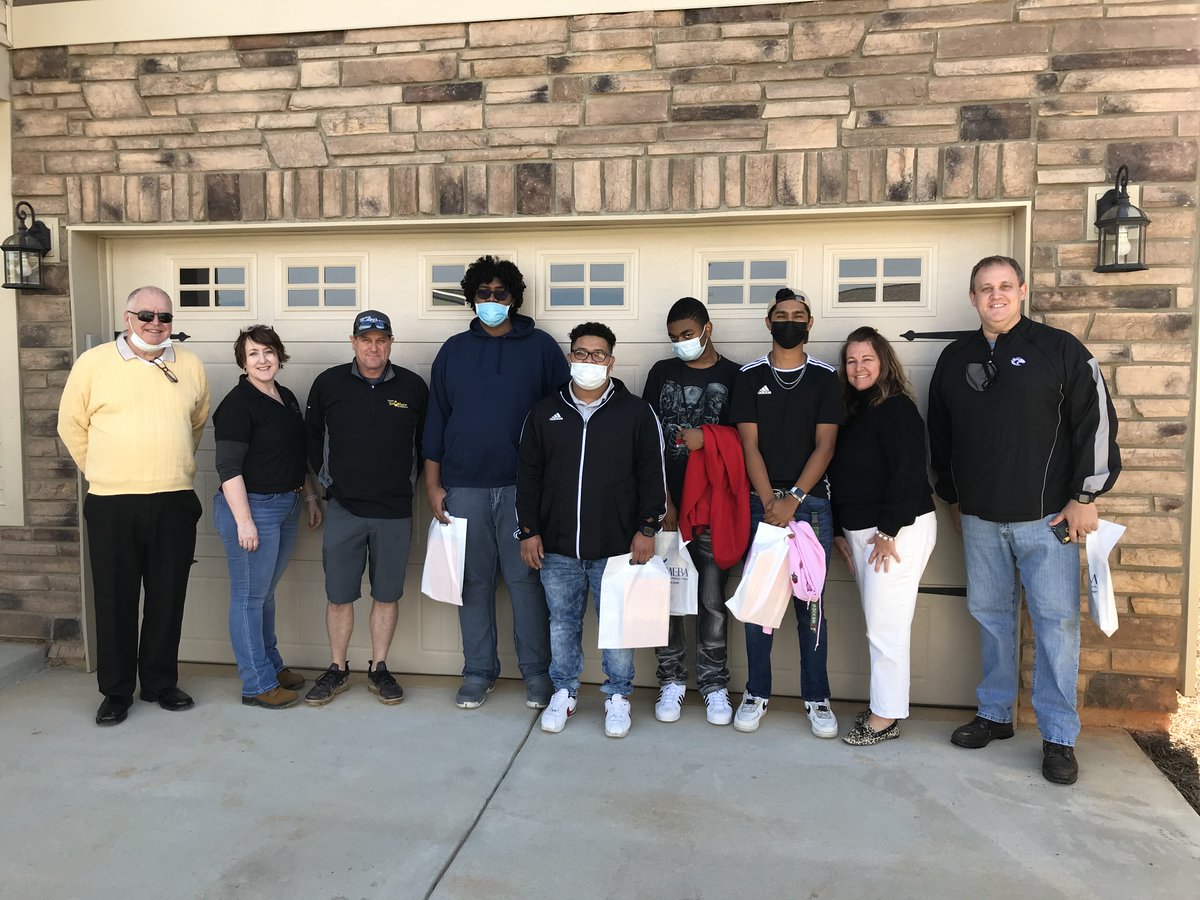 Rich2Transition's tweet photo. Thank you @greatsouthhomes for welcoming us at your construction site.  Our @RichlandTwo Transition &amp; Career Prep students learned about jobs in residential construction and the importance of working hard and taking pride in your work. @mebasc @KatiniaD @KathyKwhaley #boom2022 https://t.co/TY2wSbmSv7