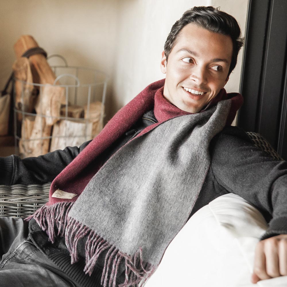 International Men's Day is in just two days! Check out <a href="/dlxnews/">#destinationluxury</a>'s well curated Gift Guide and shop now for your fella. Hint: #BIGLOViE Purposeful Collection #cashmere &amp; #wool #sustainable #scarves are a fave!
<a href="/AccessoryNews/">Accessories Council</a> bit.ly/30vsRoQ