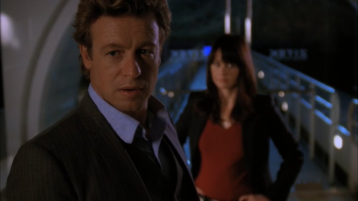 jisbonscenes's tweet photo. lisbon: if reason number one does not pan out very, very soon i think im gonna punch you in the nose.
jane: forbearance, lisbon. harken is gonna come around that corner with an anxious expression on his face because someone has run off. any moment now. wait. 
lisbon: nothing. https://t.co/zxCIobXDop