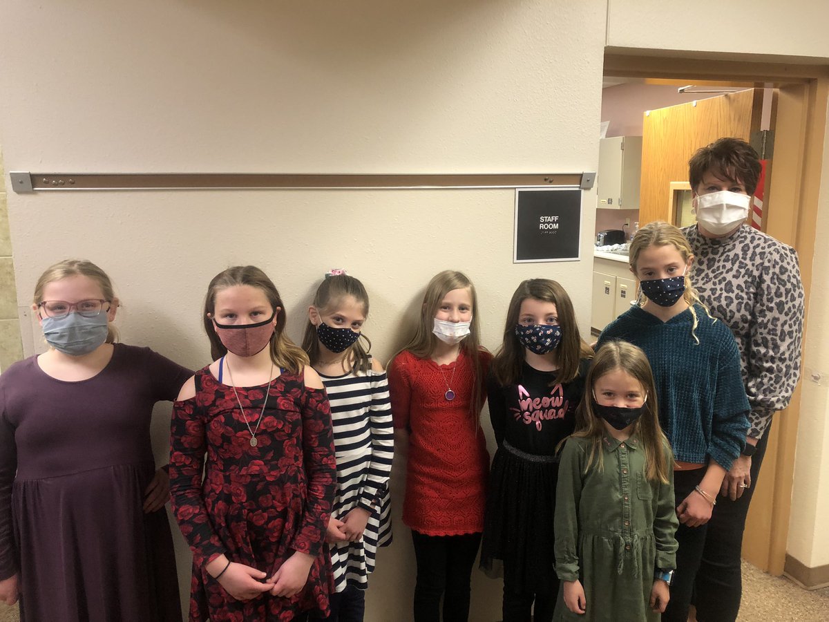 MrEs34Class2021's tweet photo. Today was Women Wednesday in our class @learningvikings and we had lots of participants! We had a celebrity participate with us as well, Principal @JSBergstrom15! Love seeing their outfits! #dressforsuccess #dreambig #learningvikings https://t.co/FJ5BtrNAgJ