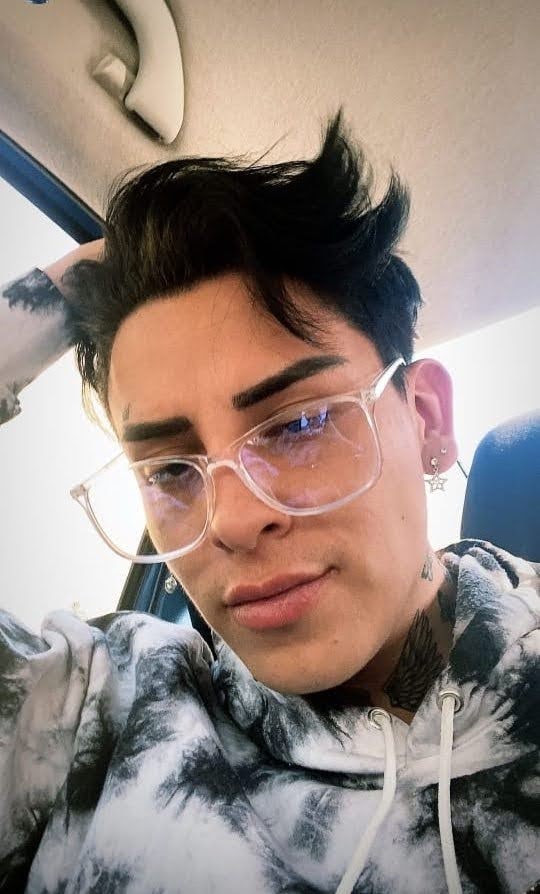 laura_13K's tweet photo. Amoo cuando se hace tendencia Kunno...
Uno
#Kunno #InfluencerLatino #PCAs https://t.co/bymZ7gmXdr