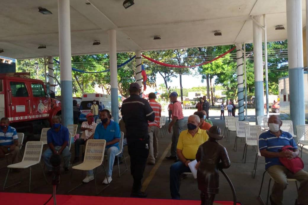 Con el apoyo de @MinmujerC, Misión Barrio Adentro y la @Ssocialcojedes, fueron atendidos los jubilados y jubiladas del @policiacojedes1 y de los @cnb_cojedes, en la sede del cuartel de los Bomberos del mpio Ezequiel Zamora.