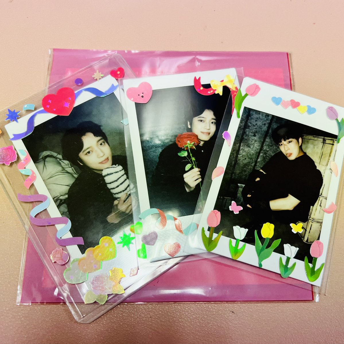 행운에 편지는 아닐까..
했는데.. 꺄악 이쁜게 3개나.. 
바로 내 폴라를 넣어보았다😭
이렇게 넣으니 할미가 젊은이가 된 기분이랄까 
폴꾸했다 나도😝
잘쓸게용😝<a href="/niel_duckooo/">˗ˋˏ 더쿠쿸 ˎˊ˗</a>