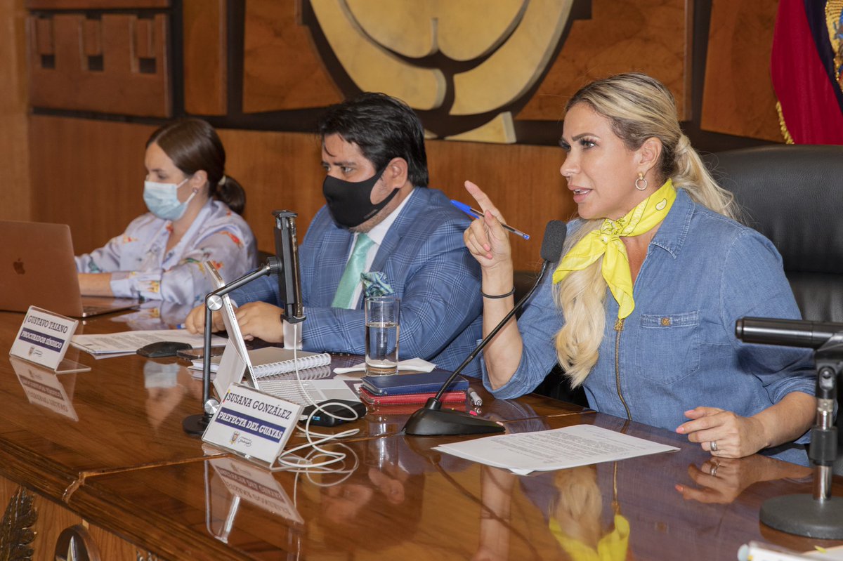 PrefGuayas's tweet photo. Durante sesión de consejo, @6SusanaGonzalez, prefecta del Guayas, y los consejeros aprobaron el Presupuesto Institucional 2022, que contempla el desarrollo productivo y humano de los ecuatorianos que habitan en Guayas, a través de intervenciones integrales https://t.co/ZMaa5hislw