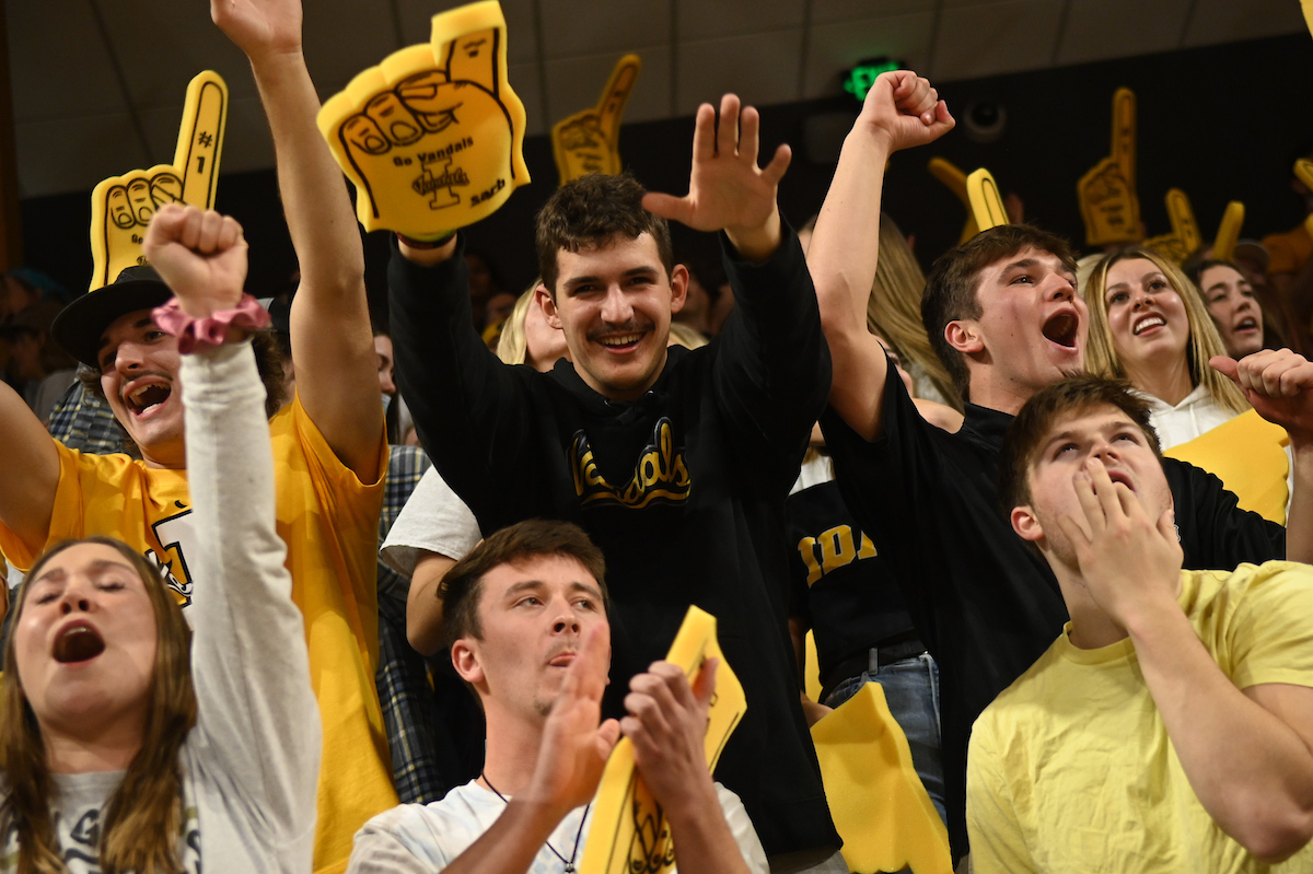 VandalHoops's tweet photo. Back at home tomorrow night for the Battle of the Palouse.

Let's bring that same energy! 

#GoVandals https://t.co/K4hcyqJ0g5