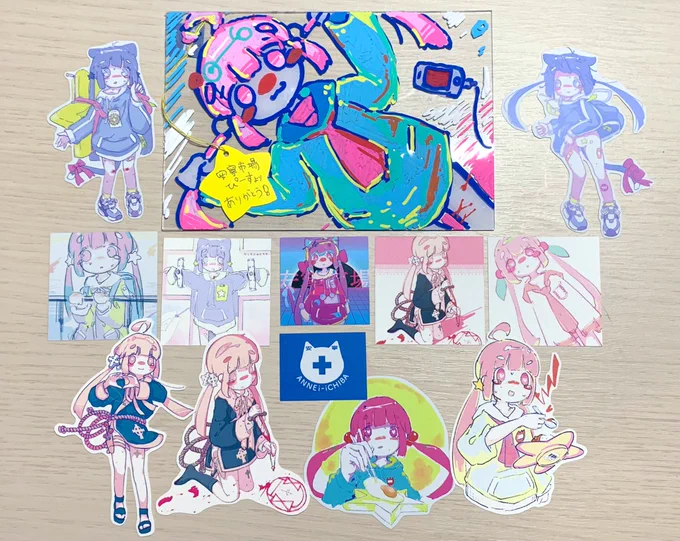 ぴーす( @peace_hosi )さんのとこでシールのセットを買ったのですが、おまけがおまけのレベル超えすぎてませんか!?めちゃかわいいすぎる、シールと絵ちょー大事にします…!!!😭ありがとうございます!! 