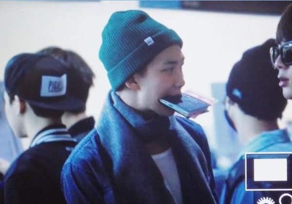 ima_26823's tweet photo. He is always bite his passport. I hope he will not bite his passport again in LA. ๐ฅด
@bts_bighit @BTS_twt #BTS #BTSARMY #BTS_ARMY #๋ฐฉํ์๋
๋จ @bts_bighit @BTS_twt #BTS #BTSARMY #BTS_ARMY #๋ฐฉํ์๋
๋จ #WelcomeToLA_BTS #WelcomeBTStoLosAngeles #WelcometoLABTS #RM https://t.co/3YgHrSxU2L