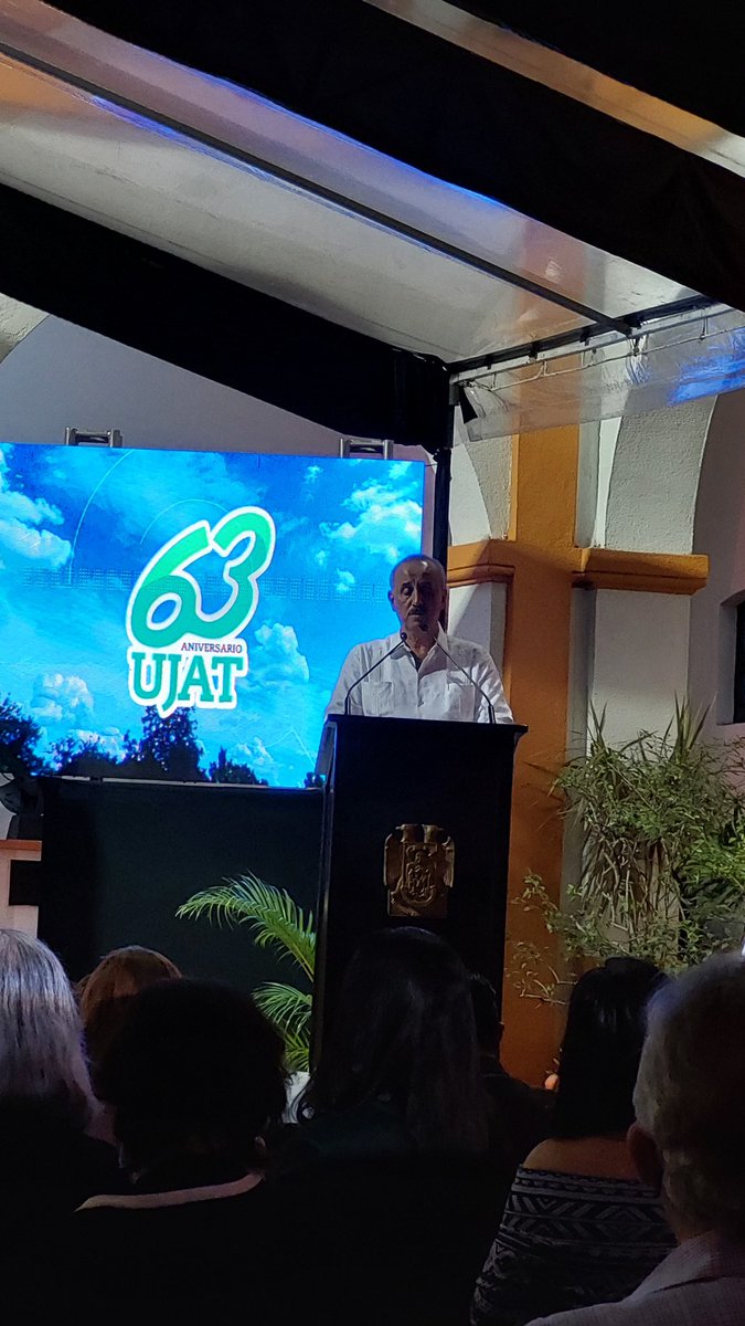 RodCalvario's tweet photo. Tuve el honor de representar a al Secretario @ppnieves en los festejos del 63 aniversario de mi Alma Mater @UJAT donde el gobernador @cmmerino refrendó su apoyo al proyecto de @narvaezosorio al frente de esta gran institución. Enhorabuena! ORGULLOSAMENTE JUCHIMAN! #tabasco #UJAT https://t.co/9e989NQiPE