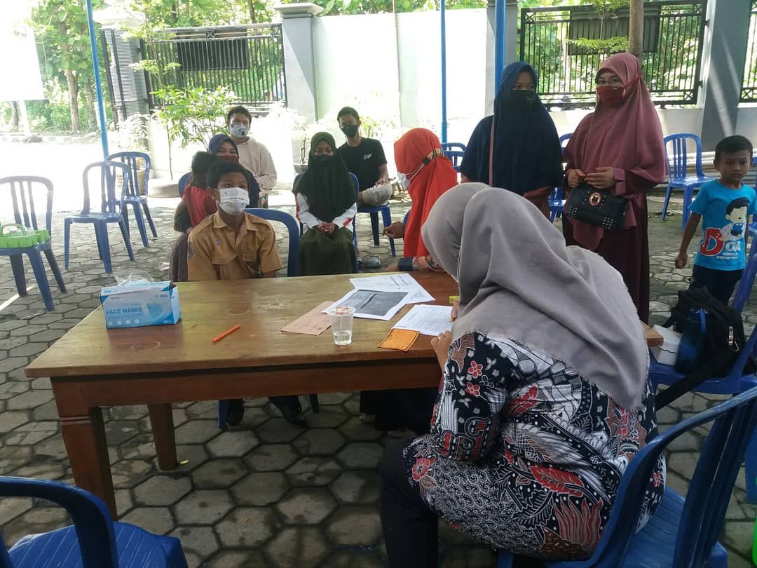 SepatPemdes's tweet photo. Kegiatan pada hari ini Kamis, 18 November 2021, vaksinasi Covid 19 Dosis 2 (Sinovac) yang di laksanakan oleh @puskesmasmasaran1 serta Pemerintah Desa Sepat dan di bantu oleh Relawan Desa Sepat. Tempat pelaksanaan di Balai Desa Sepat  #vaksìnasicovid19 #sehat #kuat #prokes #5m https://t.co/ACsYSfhBHz