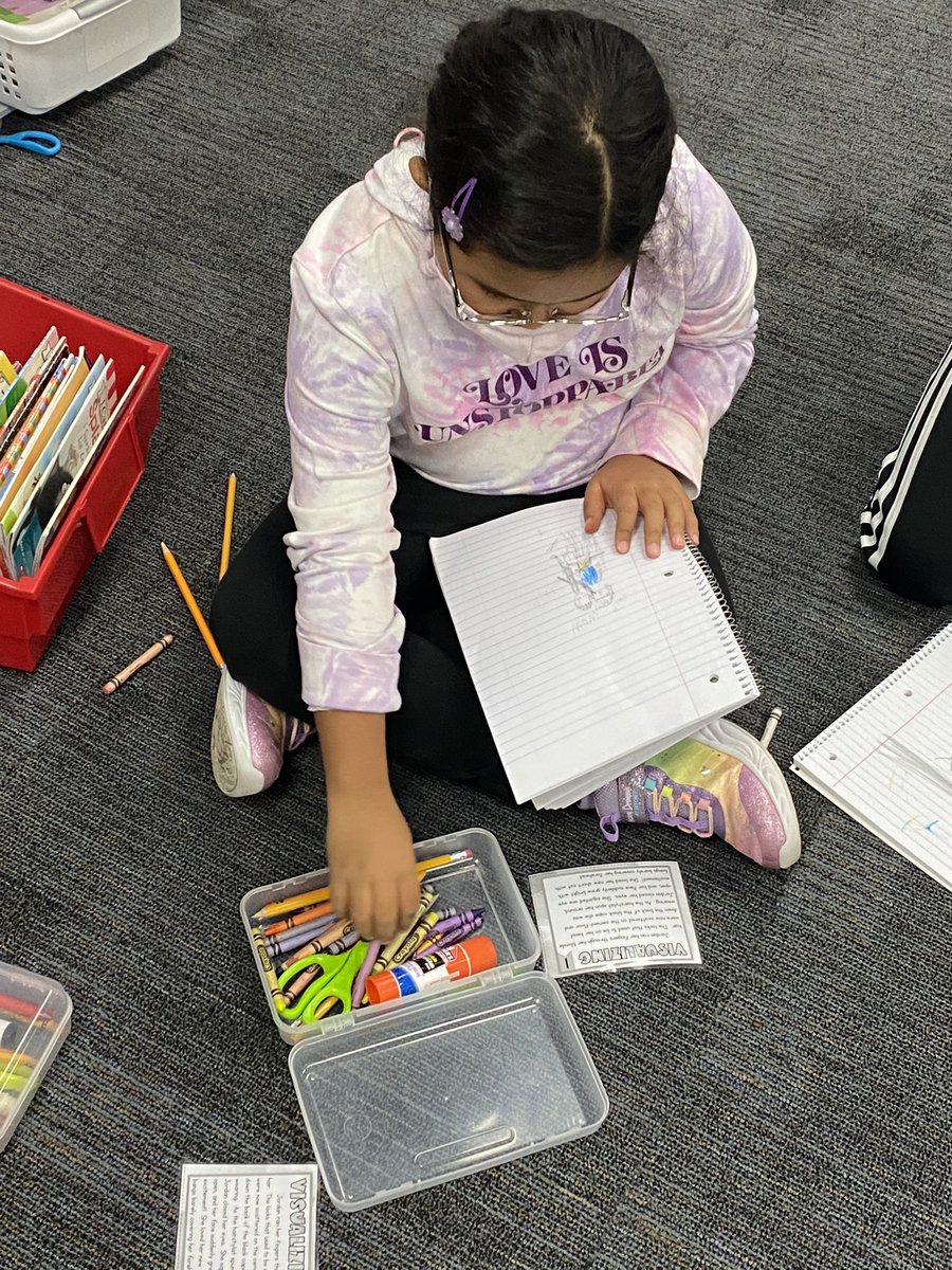 MrsCappelenKCSD's tweet photo. Practicing visualizing to help us comprehend and retell a text 📖❤️ https://t.co/W3vfBVLZvH