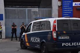 CgscUfp's tweet photo. La #PolicíaNacional ha detenido ya a un varón presuntamente implicado en la muerte del vecino del #Príncipe, Abdeselam el churrero, que recibió un disparo en la cabeza en la noche de este lunes, en #Ceuta y que precisamente ha recibido ya sepultura en #SidiEmbarek
#Ufp #UfpCgsc https://t.co/SnWizrnTJD