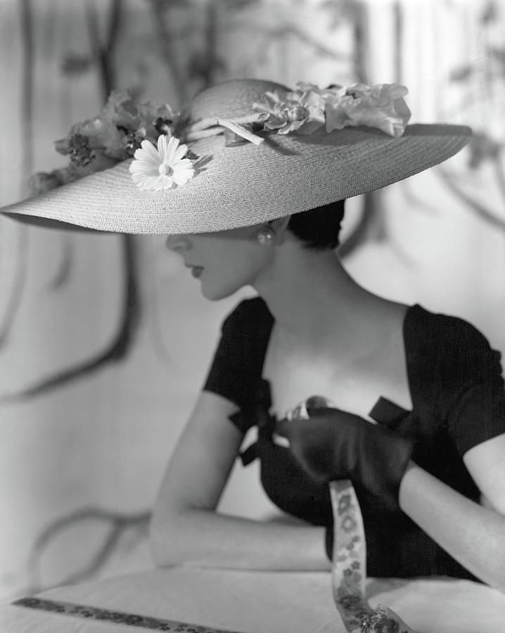 thisisnotahat's tweet photo. A Model Wearing A Hattie Carnegie Hat by Horst P. Horst
#thisisnotahat
#fashion #models #style https://t.co/rklr9UQBxy