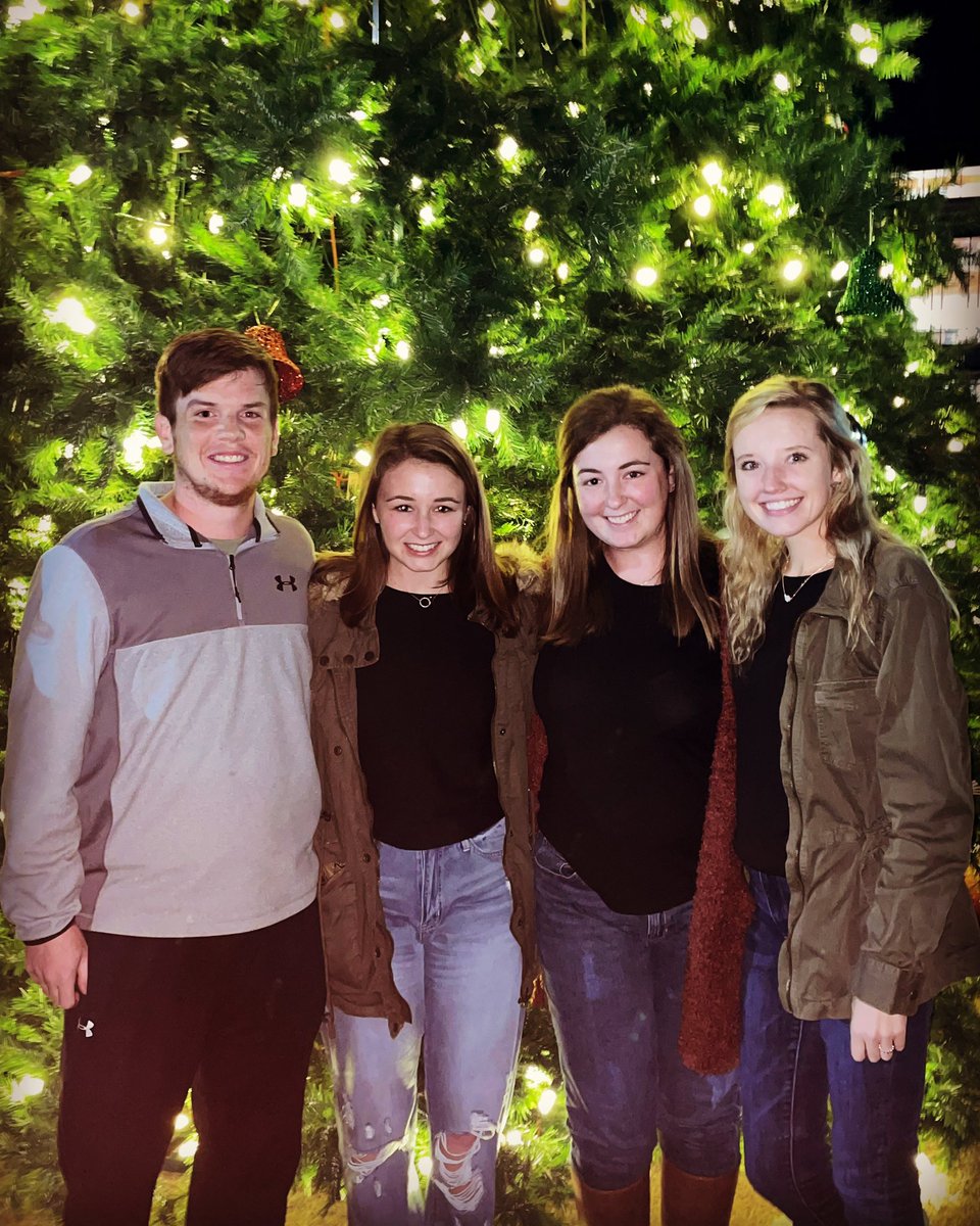 cu_clubtennis's tweet photo. Starting off the holiday season right with the Christmas Tree Lighting in place of practice! 🎄🎅🎁 https://t.co/7IofMQEEeo