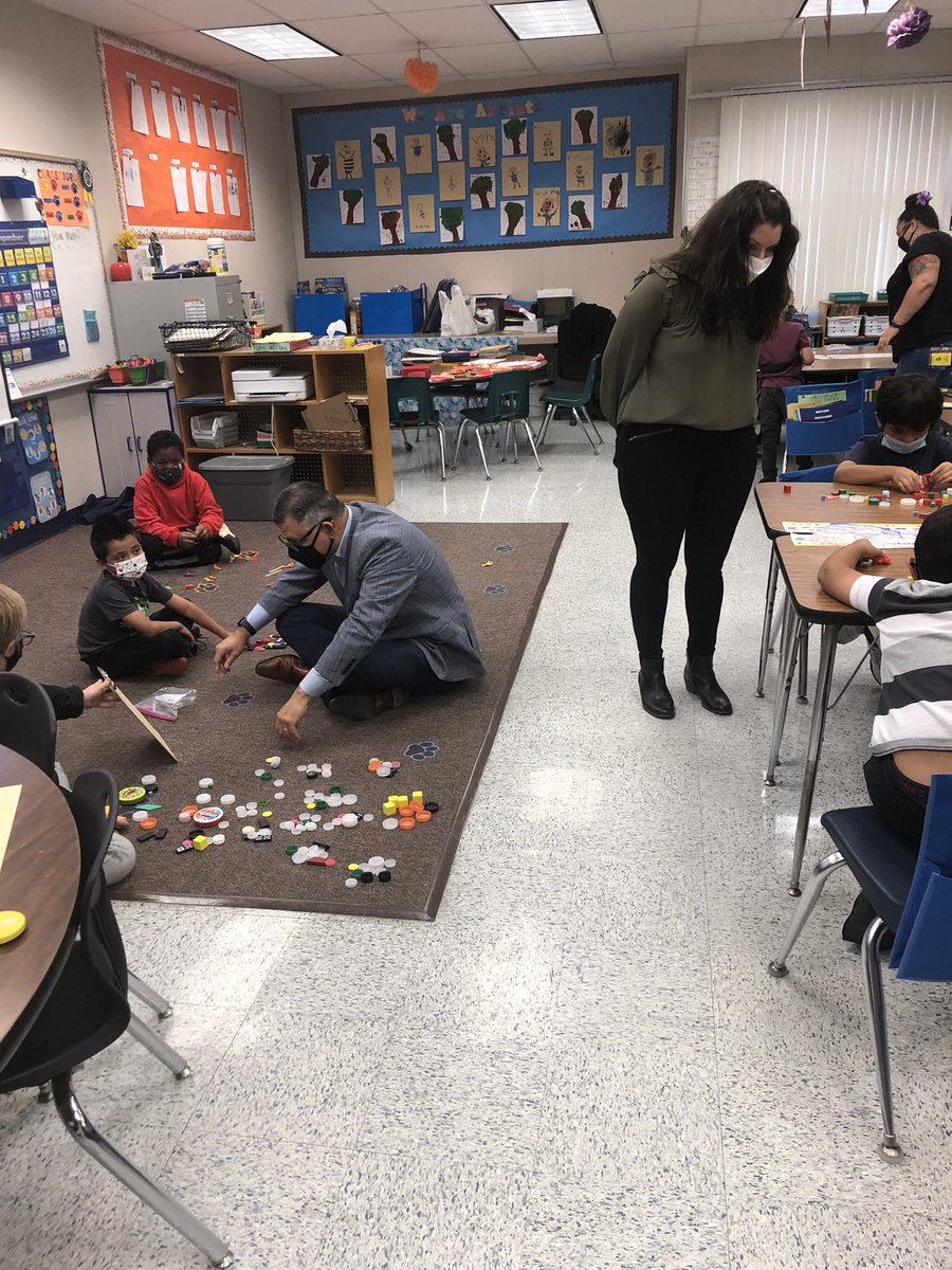 AlamedaTigers's tweet photo. Thank you Dr. Garcia, Mrs. Sodetani, Mrs. Perez-Saab and Mrs. Salomon Saldaña for visiting Alameda today. https://t.co/NBysfYAdTR