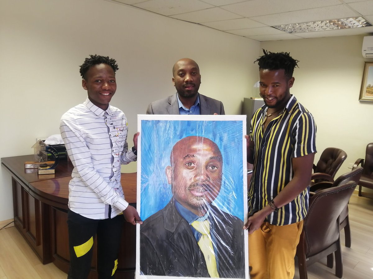 BonganiMercutio's tweet photo. For any art work you want please do contact me for best art at reasonable prices

#Adiwele
#MacG #Xoli https://t.co/BbZ56HBsj7