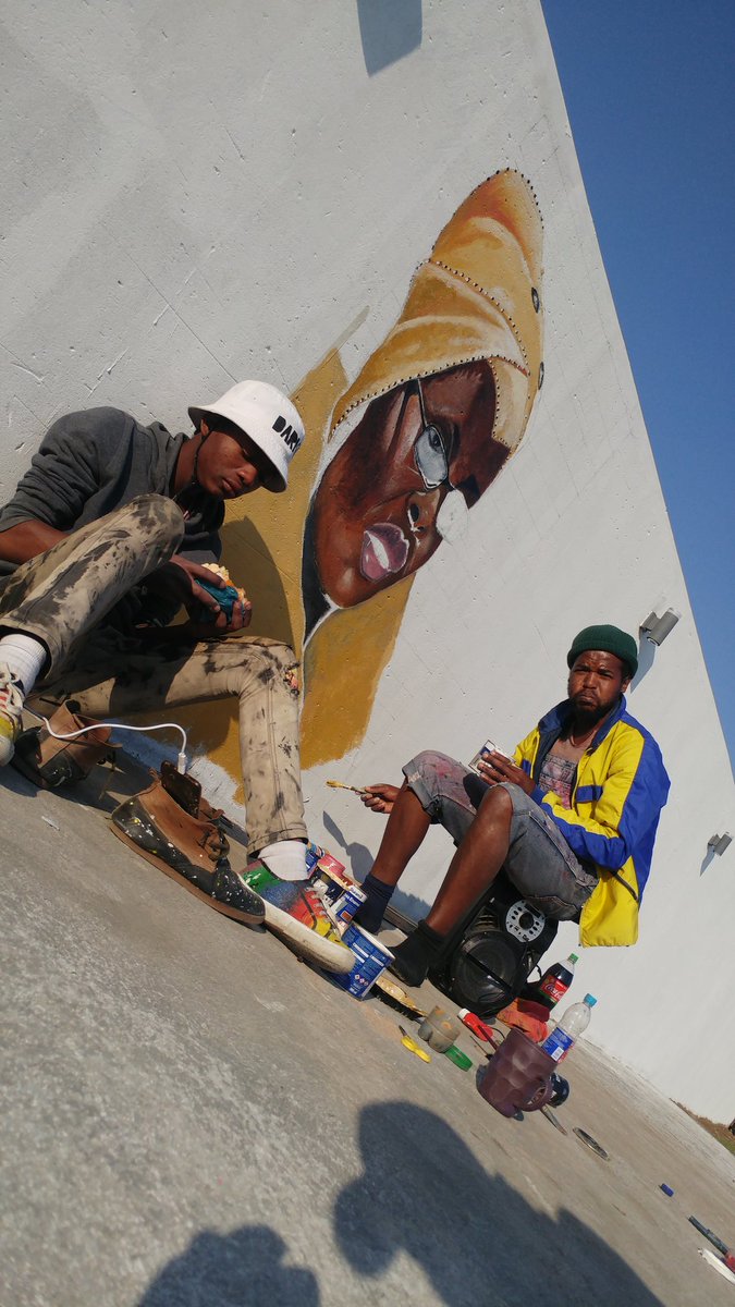BonganiMercutio's tweet photo. For any art work you want please do contact me for best art at reasonable prices

#Adiwele
#MacG #Xoli https://t.co/BbZ56HBsj7