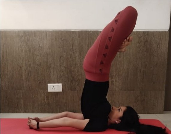 IMinakshiJoshi's tweet photo. Four stages of getting into shell 🙂
Testing my strength.

 #YogaWithIndiaTv #YogaWithSwamiRamdev https://t.co/YmFK7zZ1OT