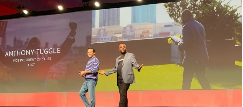 CXAI1000's tweet photo. @ATT former employee @anthonyetuggle sharing the stage with Zia Chishti CEO of scandal-hit firm #Afiniti 

Guess where Anthony works now? @afiniti😯WDYT about this @EdWGillespie 🧐 https://t.co/wYEnxK3zVb