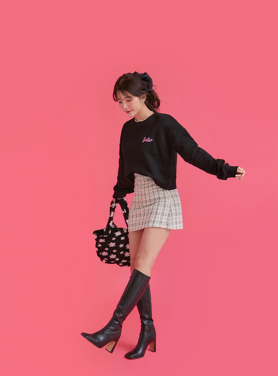 sthsweetcom's tweet photo. The new Barbie Collection is out and we're in love 😍
Shop now https://t.co/fqHmF4EiL3 

This is the a limited edition so hurry before it sells out ⏰

#chuu #barbiefashion #barbiedoll https://t.co/4yGuF3151c