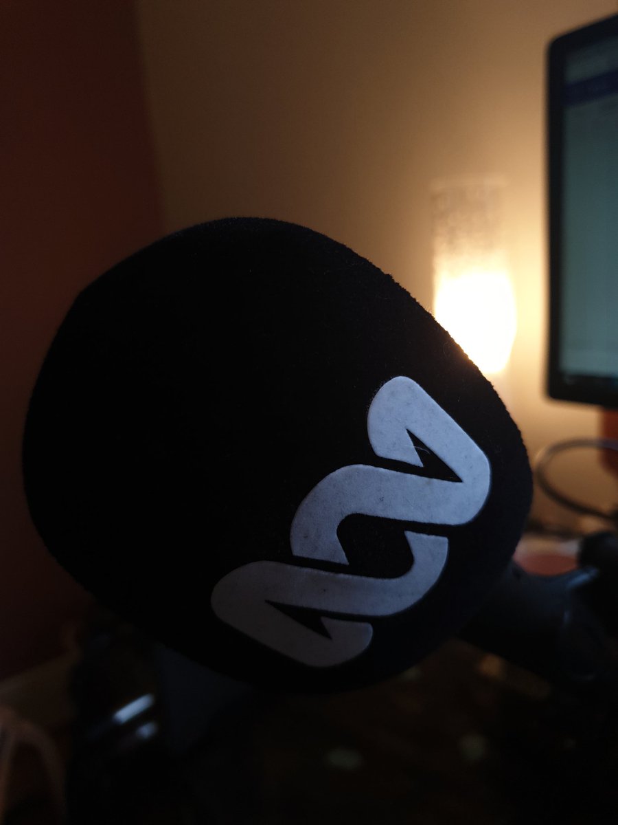 natashamitchell's tweet photo. Gale force winds outside.
Recording a radio script inside.
#noisy #makingradio #WFH https://t.co/Ia5Pt0igy9