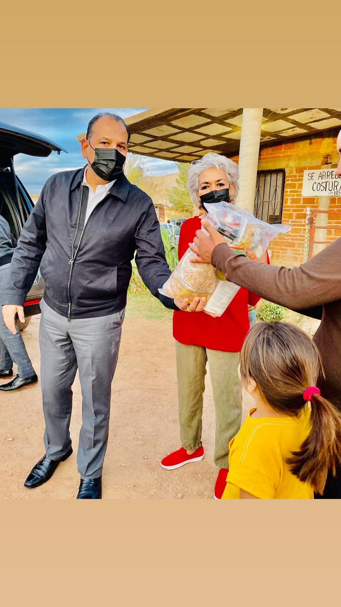 OmarBazanChih's tweet photo. Seguimos apoyando a las Familias Hoy en la Colonia Los Llanos Por medio del Patronato del Instituto de Estudios Superiores de Chihuahua IESCH por un mejor Futuro. https://t.co/2wnDnAFjZ2